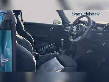 Used MINI Convertible 2018 for sale - 77674679: Photo