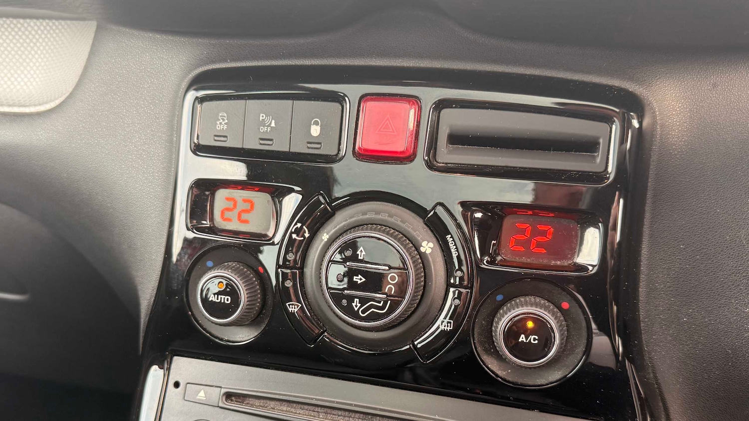 Used Citroen C3 Picasso 2016 for sale - 76488104: Photo 14