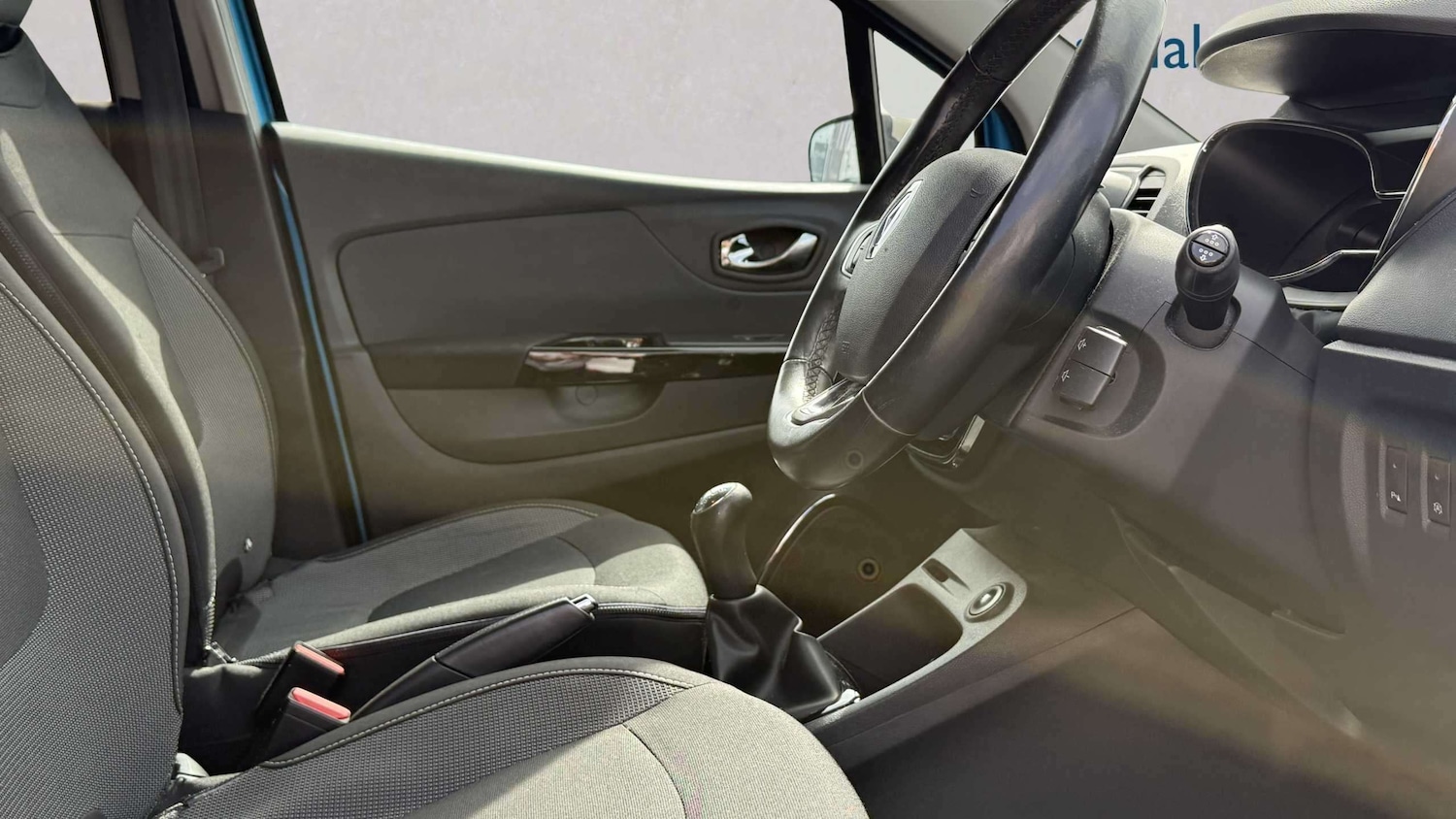 Used Renault Captur 2017 for sale - 78209292: Photo 3