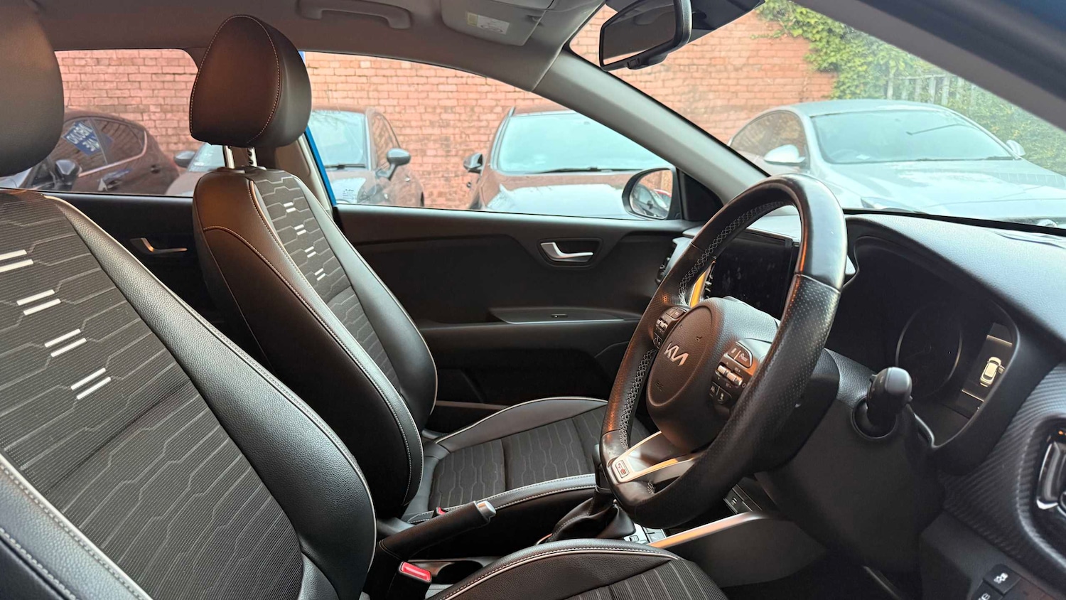 Used Kia Stonic 2022 for sale - 76624733: Photo 3