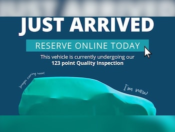 2017 - 2.0 D4 Momentum 5dr AWD Geartronic