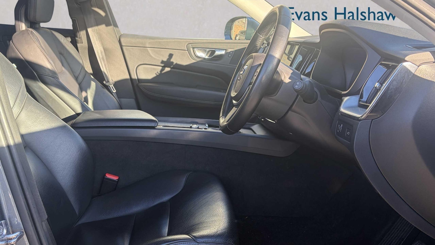 Used Volvo XC60 2017 for sale - 77083164: Photo 3