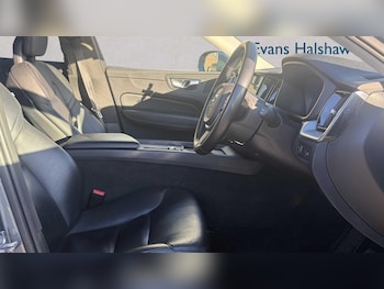 Used Volvo XC60 2017 for sale - 77083164: Photo