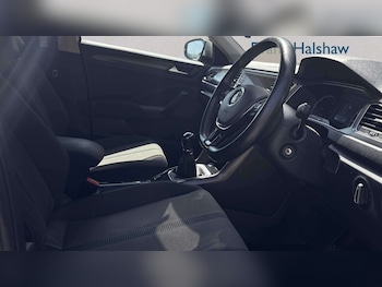 Used Volkswagen T-Roc 2018 for sale - 78732524: Photo
