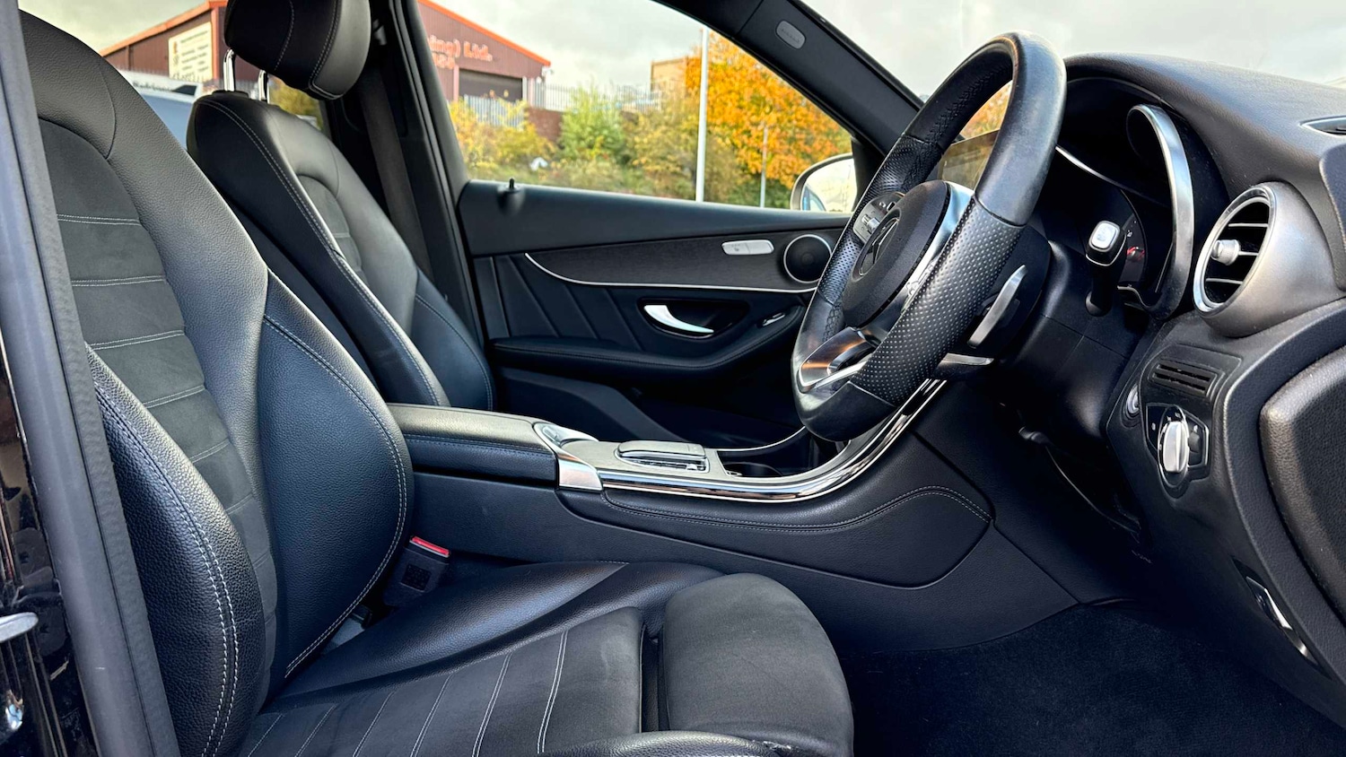 Used Mercedes-Benz GLC 2019 for sale - 76856937: Photo 4