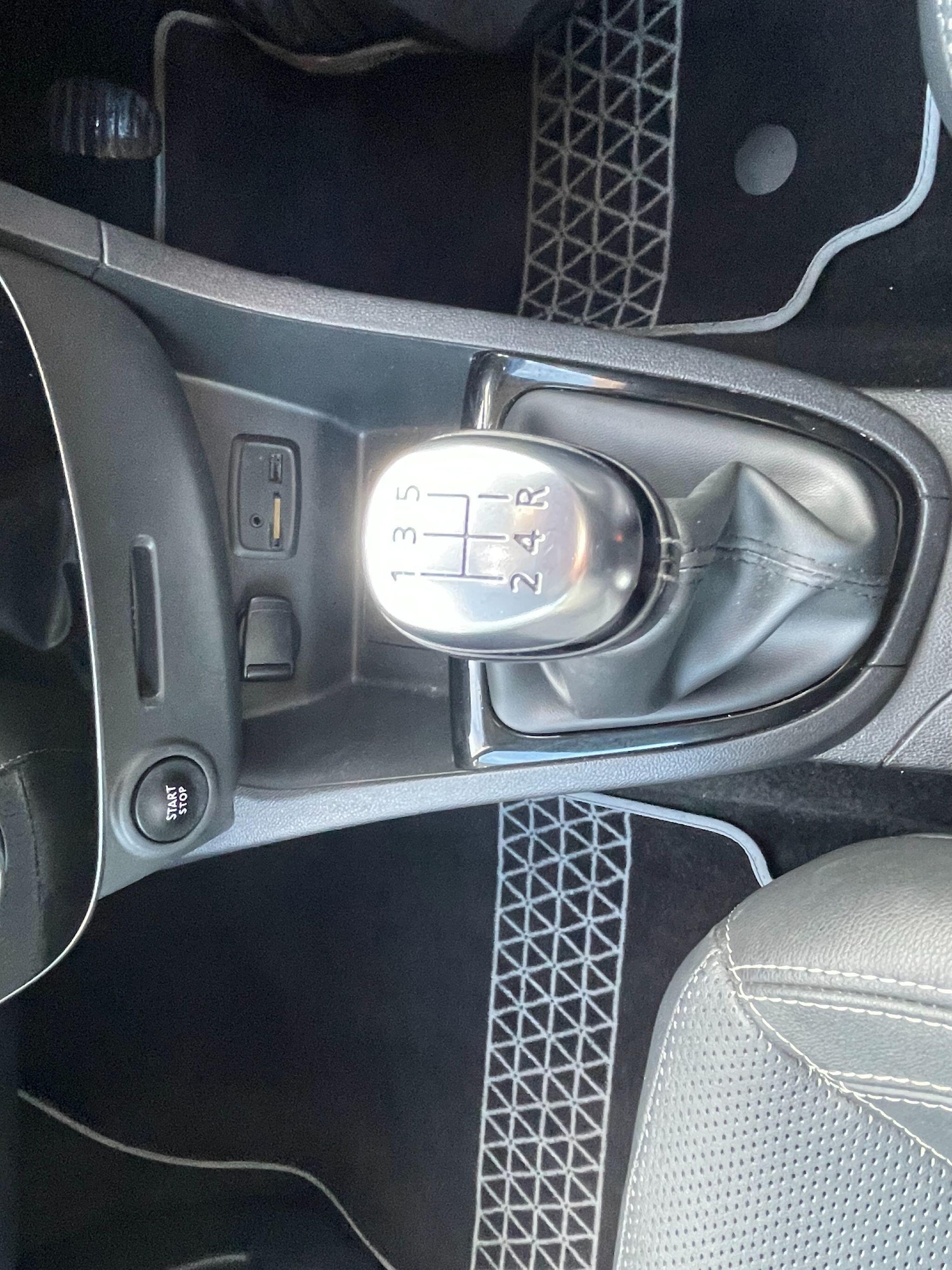 Used Renault Clio 2018 for sale - 76377975: Photo 12