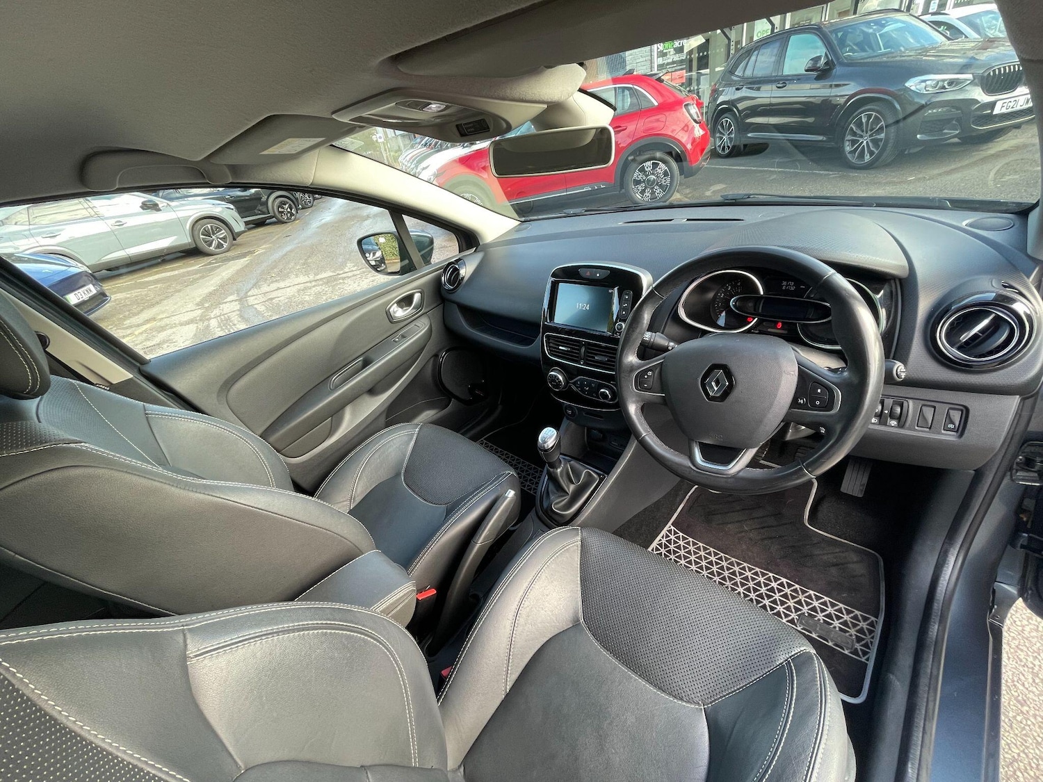 Used Renault Clio 2018 for sale - 76377975: Photo 17