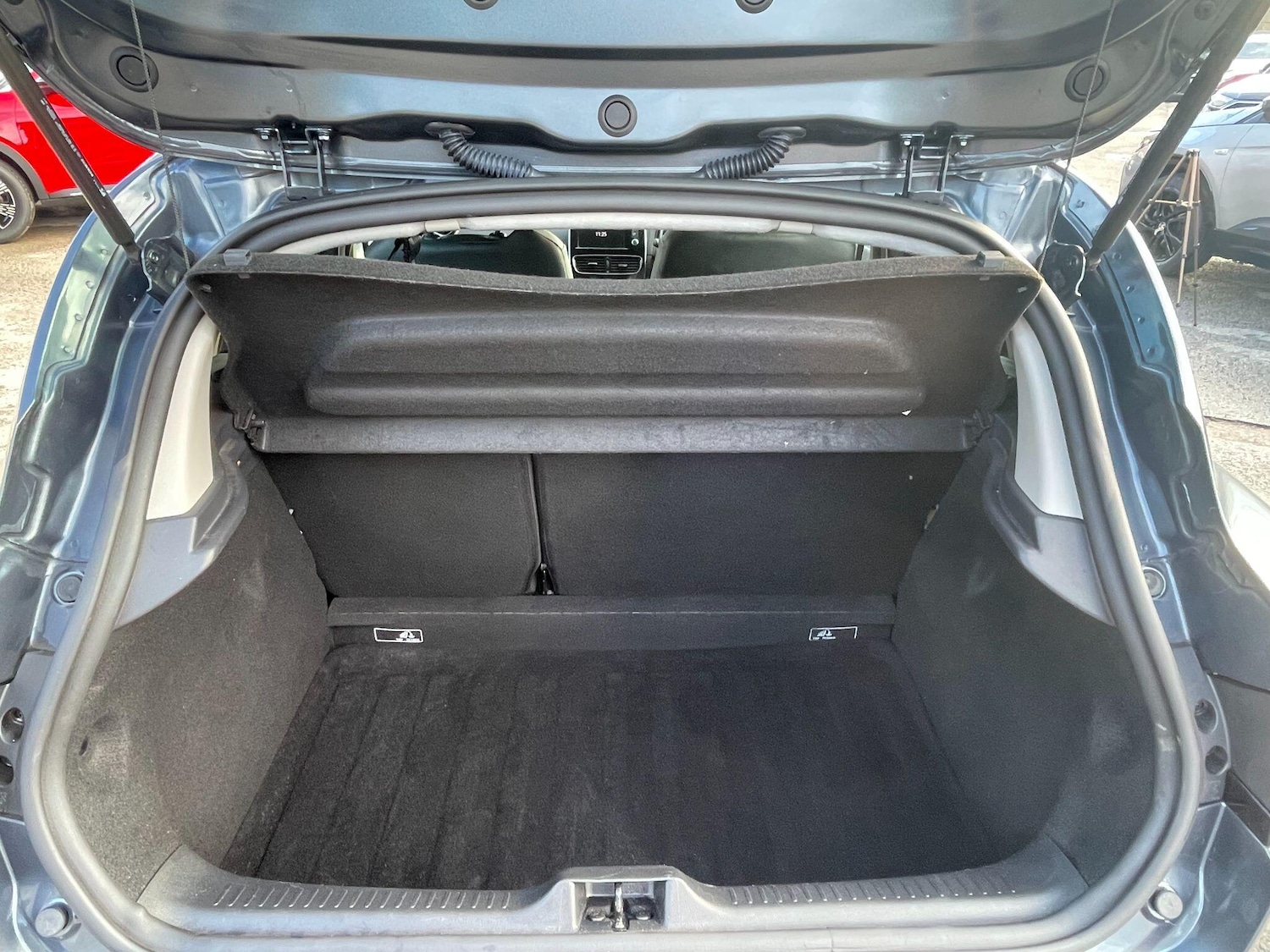 Used Renault Clio 2018 for sale - 76377975: Photo 19