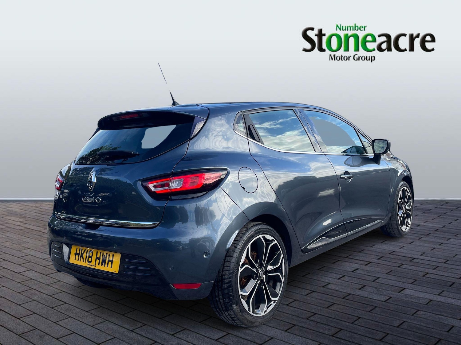 Used Renault Clio 2018 for sale - 76377975: Photo 2