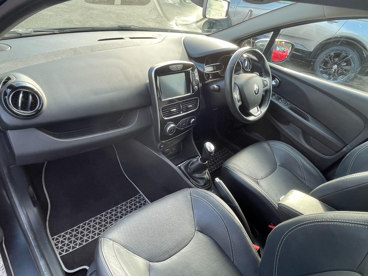 Used Renault Clio 2018 for sale - 76377975: Photo 20