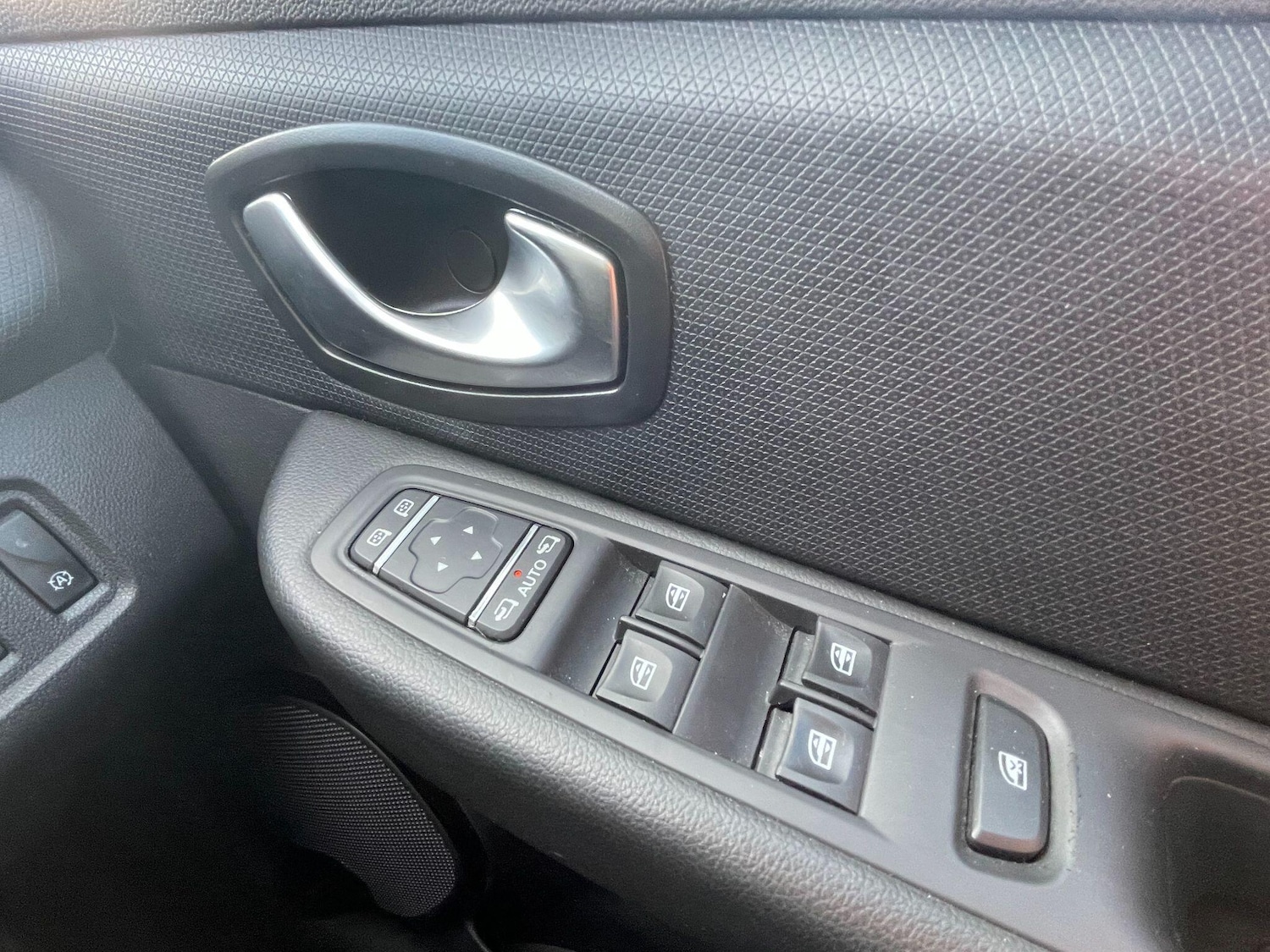 Used Renault Clio 2018 for sale - 76377975: Photo 25