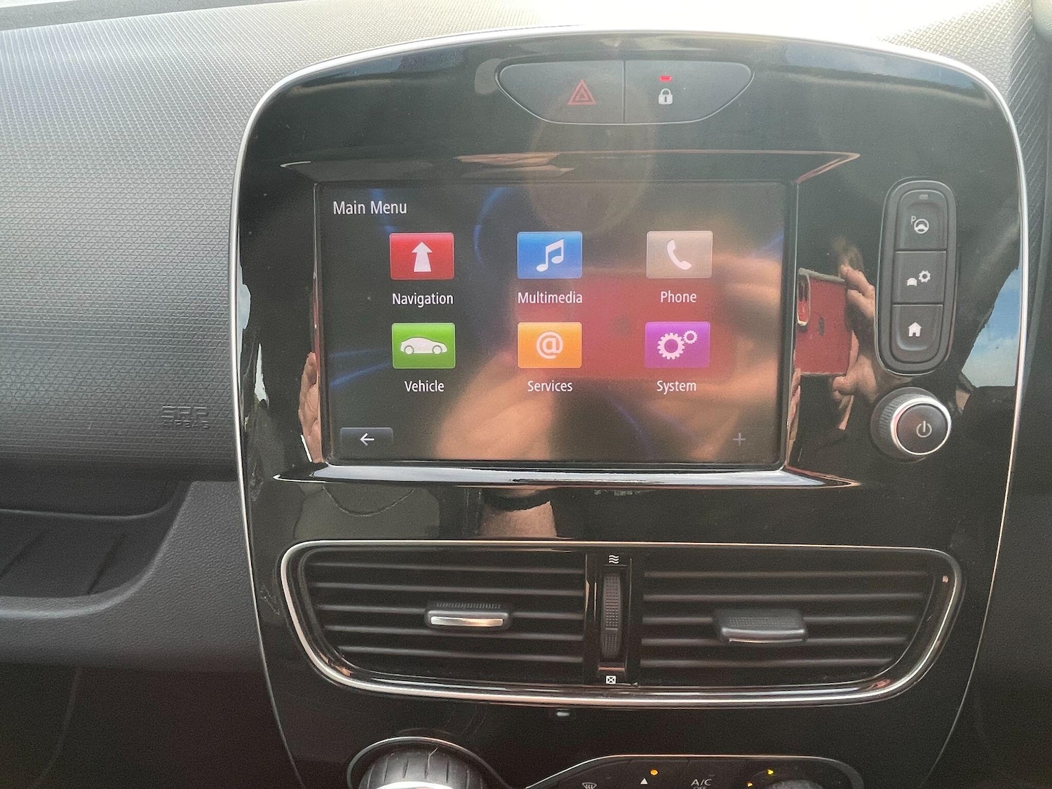 Used Renault Clio 2018 for sale - 76377975: Photo 29