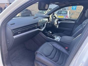 Used Volkswagen Touareg 2020 for sale - 78205075: Photo