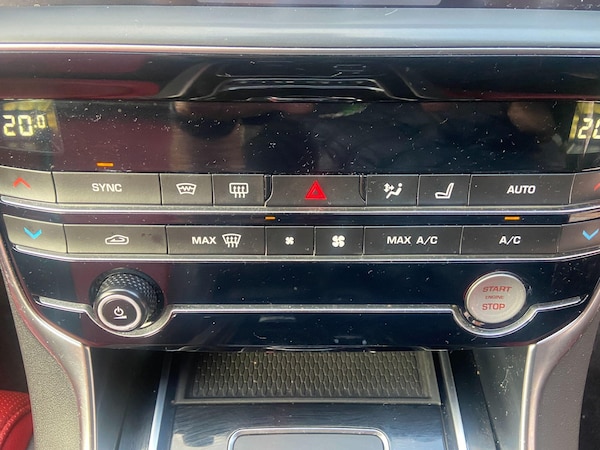 Used Jaguar XE 2019 for sale - 76283863: Photo 20
