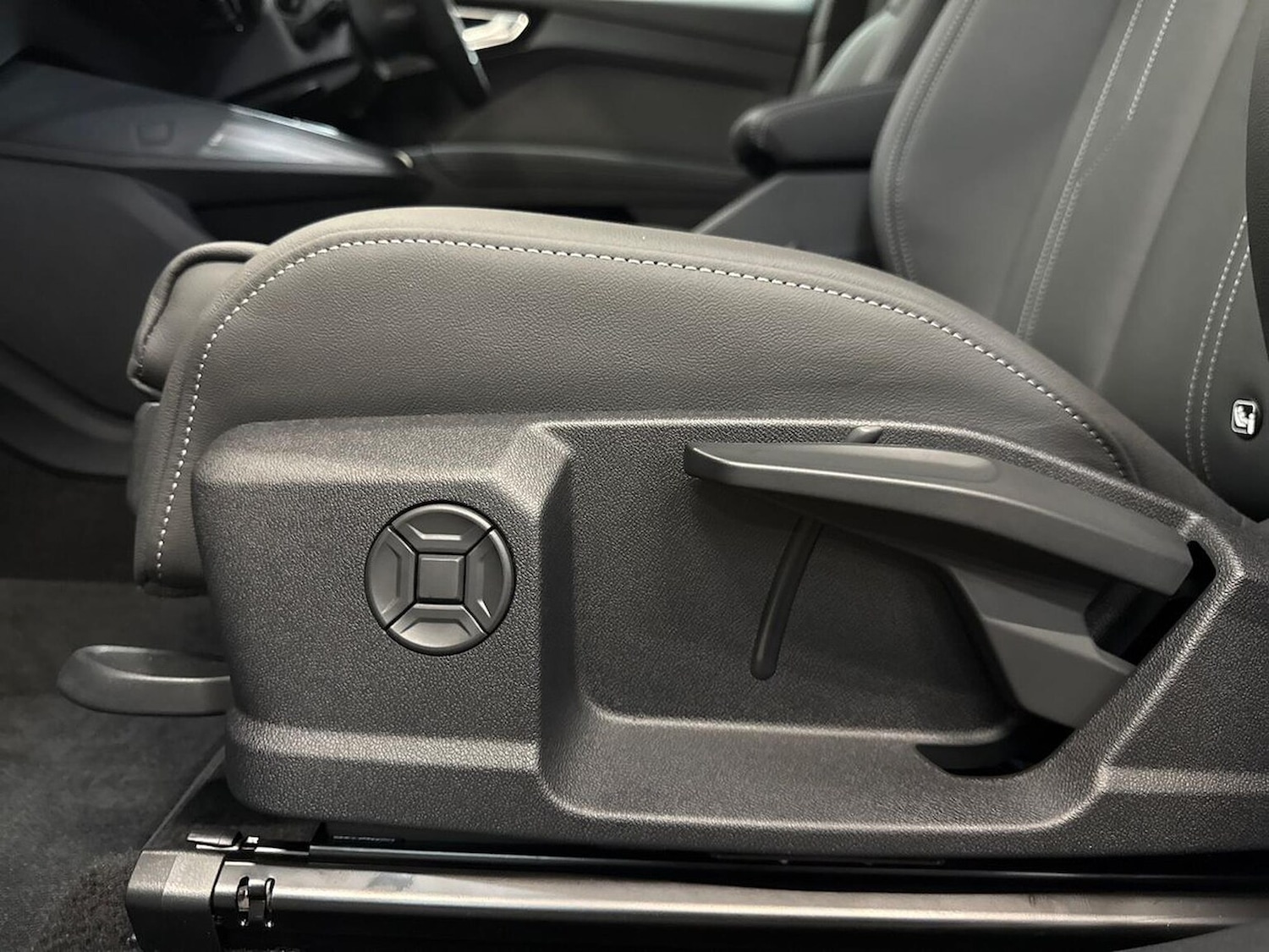 Used Audi Q4 e-tron 2025 for sale - 76699489: Photo 30