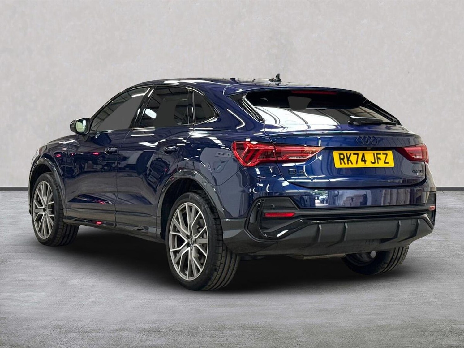 Used Audi Q3 2024 for sale - 75971016: Photo 2