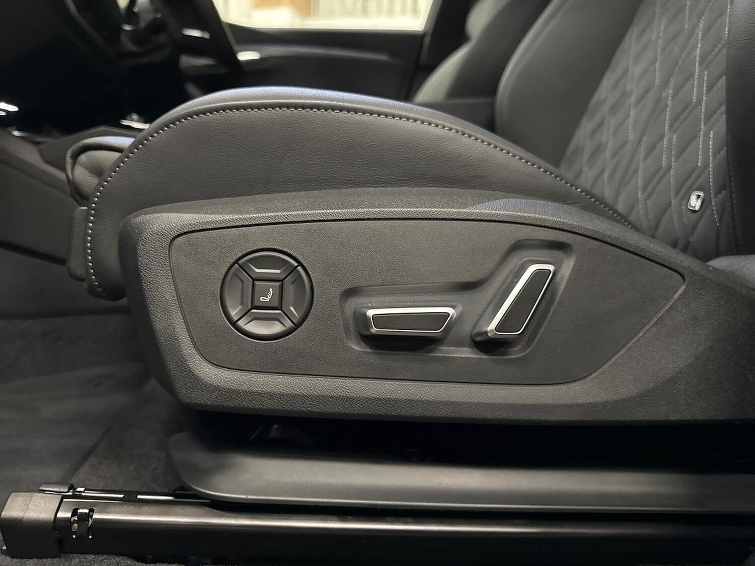 Used Audi Q6 e-tron 2025 for sale - 76741108: Photo 30