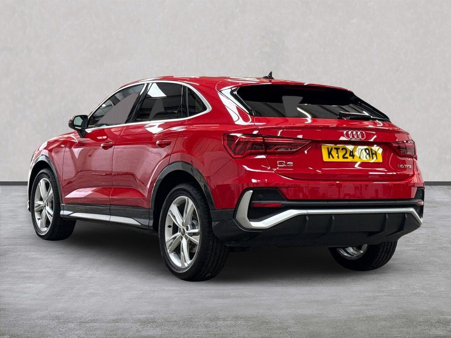 Used Audi Q3 2024 for sale - 76455158: Photo 2