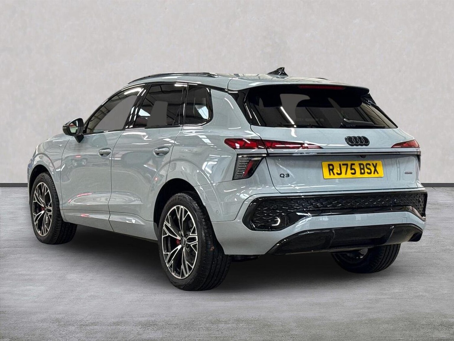 Used Audi Q3 2025 for sale - 77080878: Photo 2