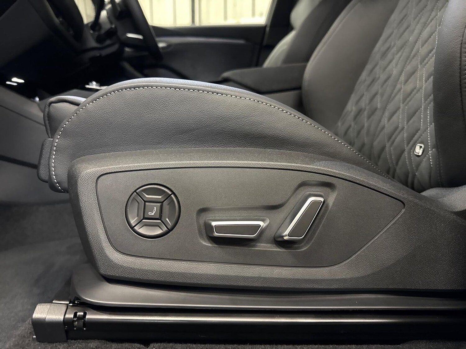 Used Audi Q6 e-tron 2025 for sale - 78193240: Photo 32