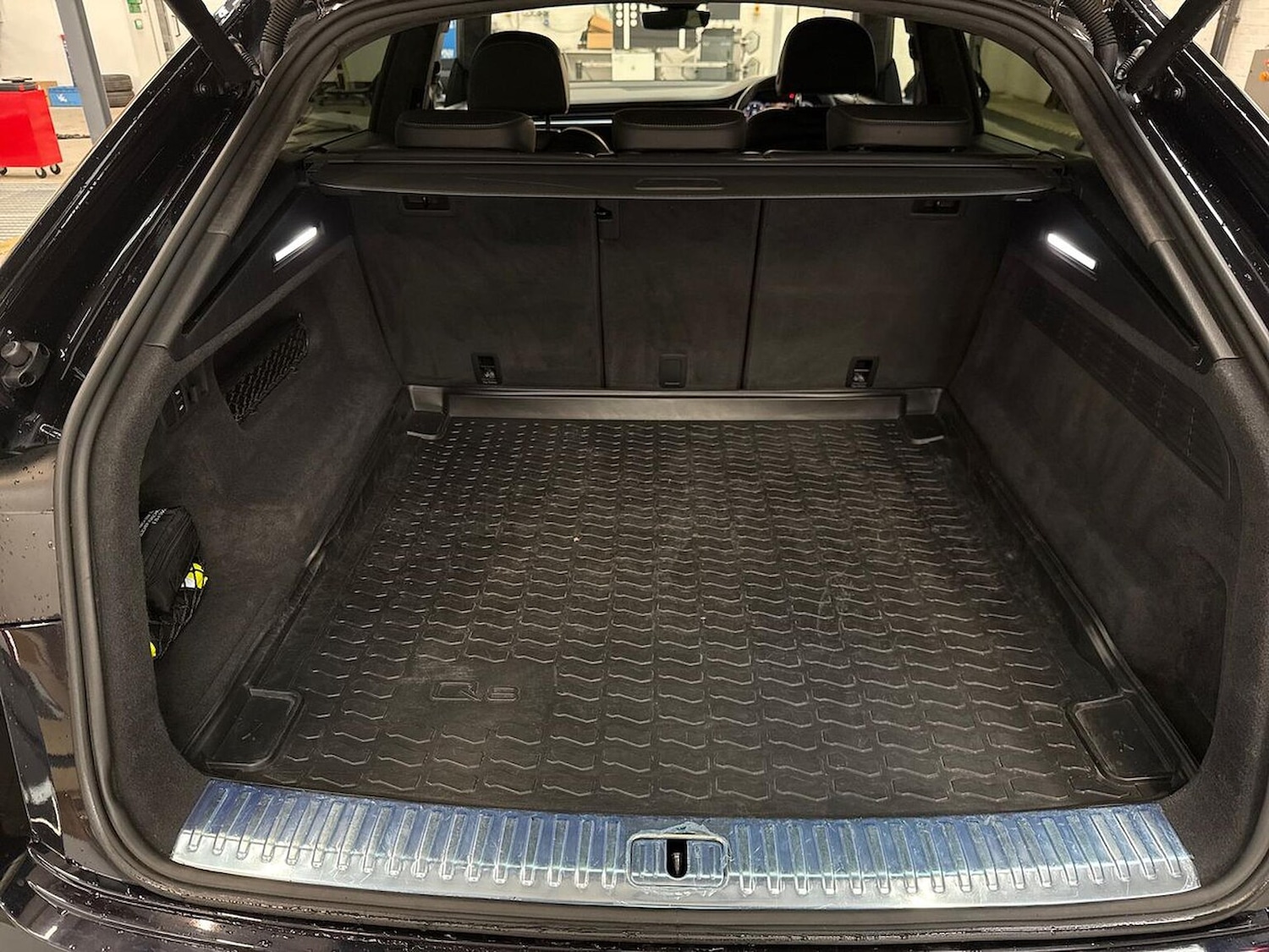 Used Audi Q8 2020 for sale - 76418160: Photo 17