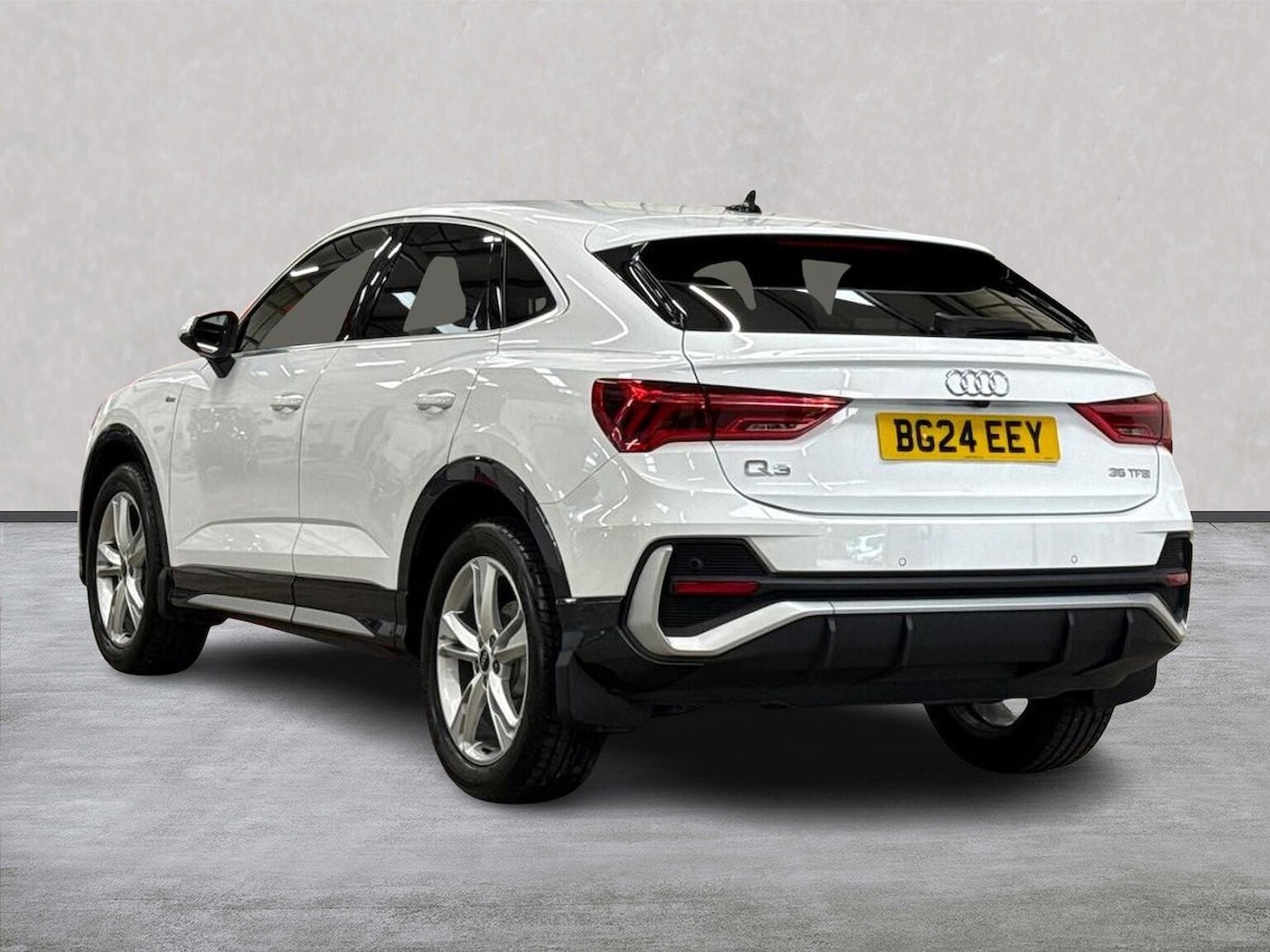 Used Audi Q3 2024 for sale - 76281270: Photo 2