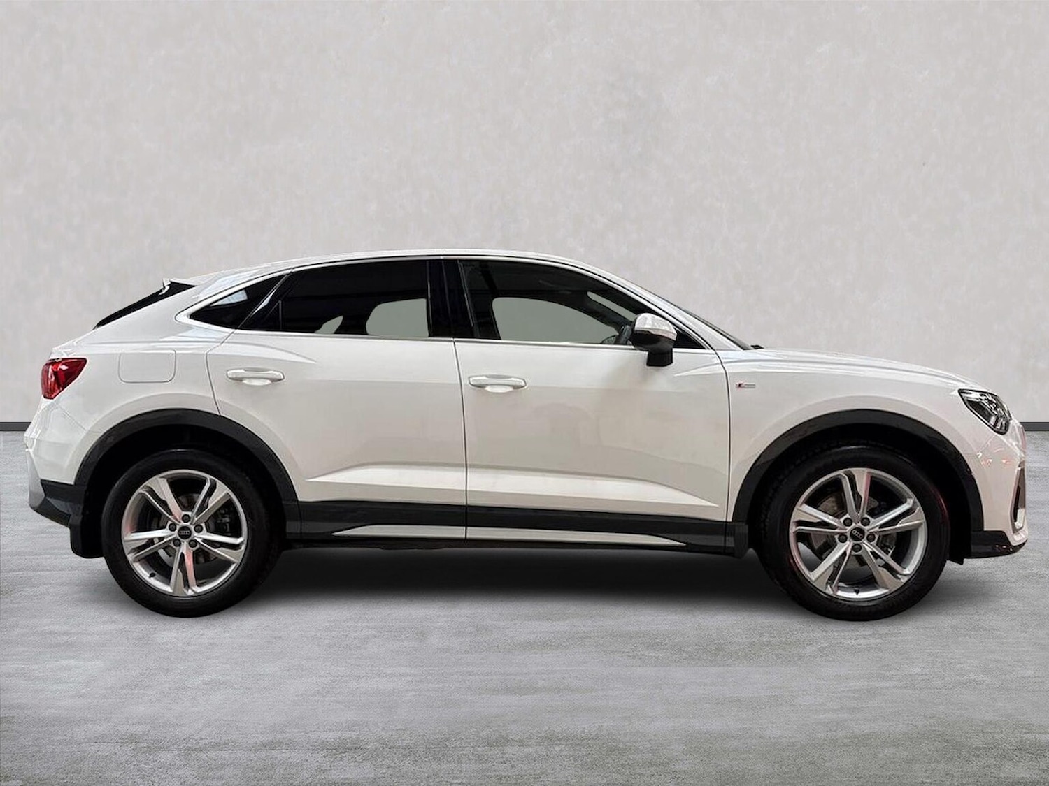 Used Audi Q3 2024 for sale - 76281270: Photo 3