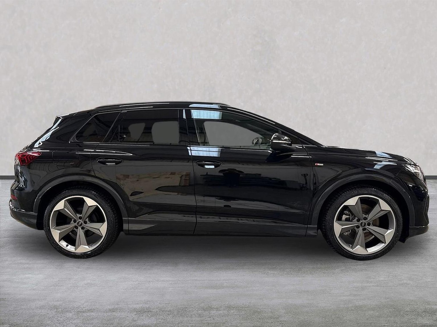 Used Audi Q4 e-tron 2025 for sale - 76490783: Photo 3