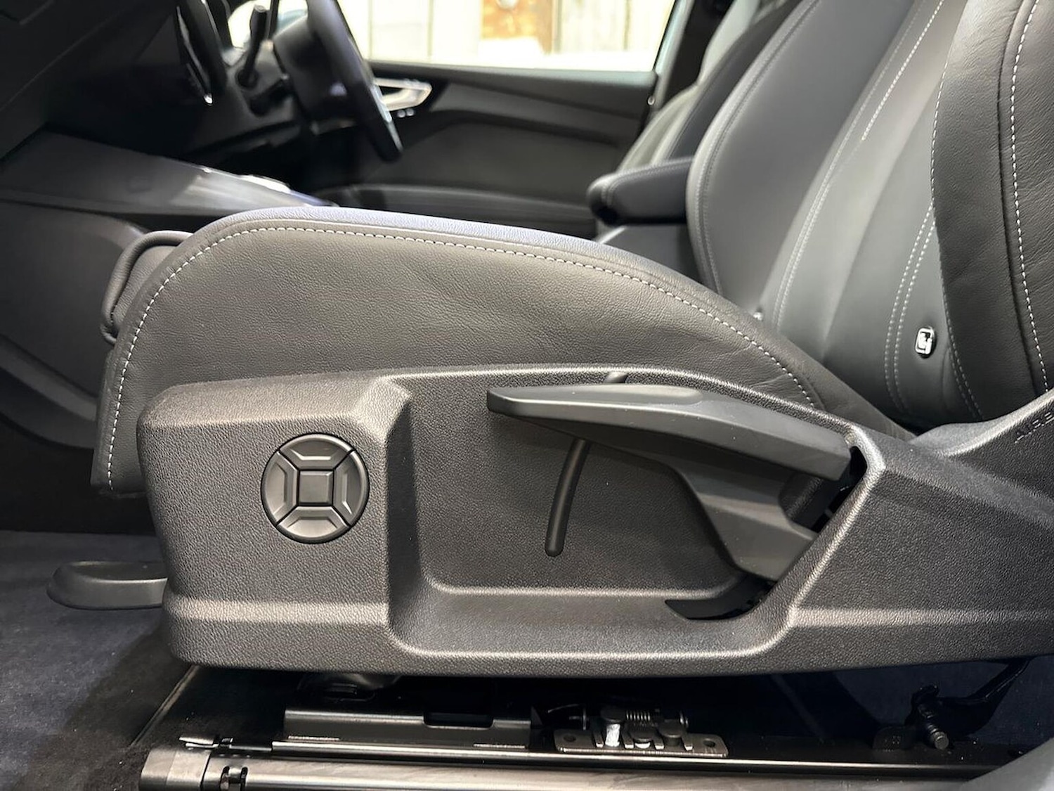 Used Audi Q4 e-tron 2025 for sale - 76741112: Photo 30