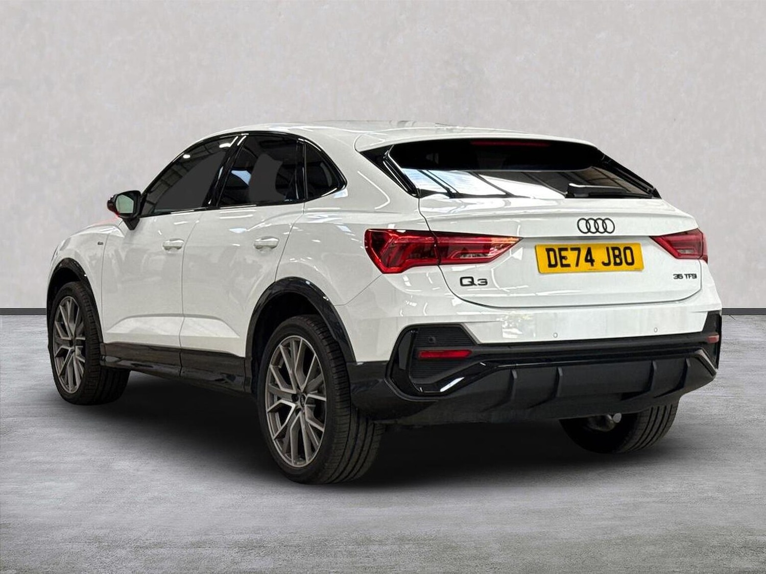 Used Audi Q3 2024 for sale - 76741106: Photo 2