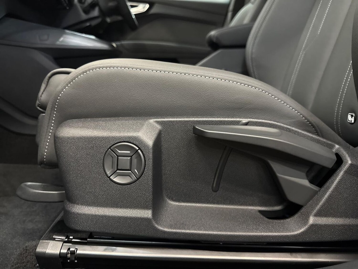 Used Audi Q4 e-tron 2025 for sale - 76720263: Photo 30