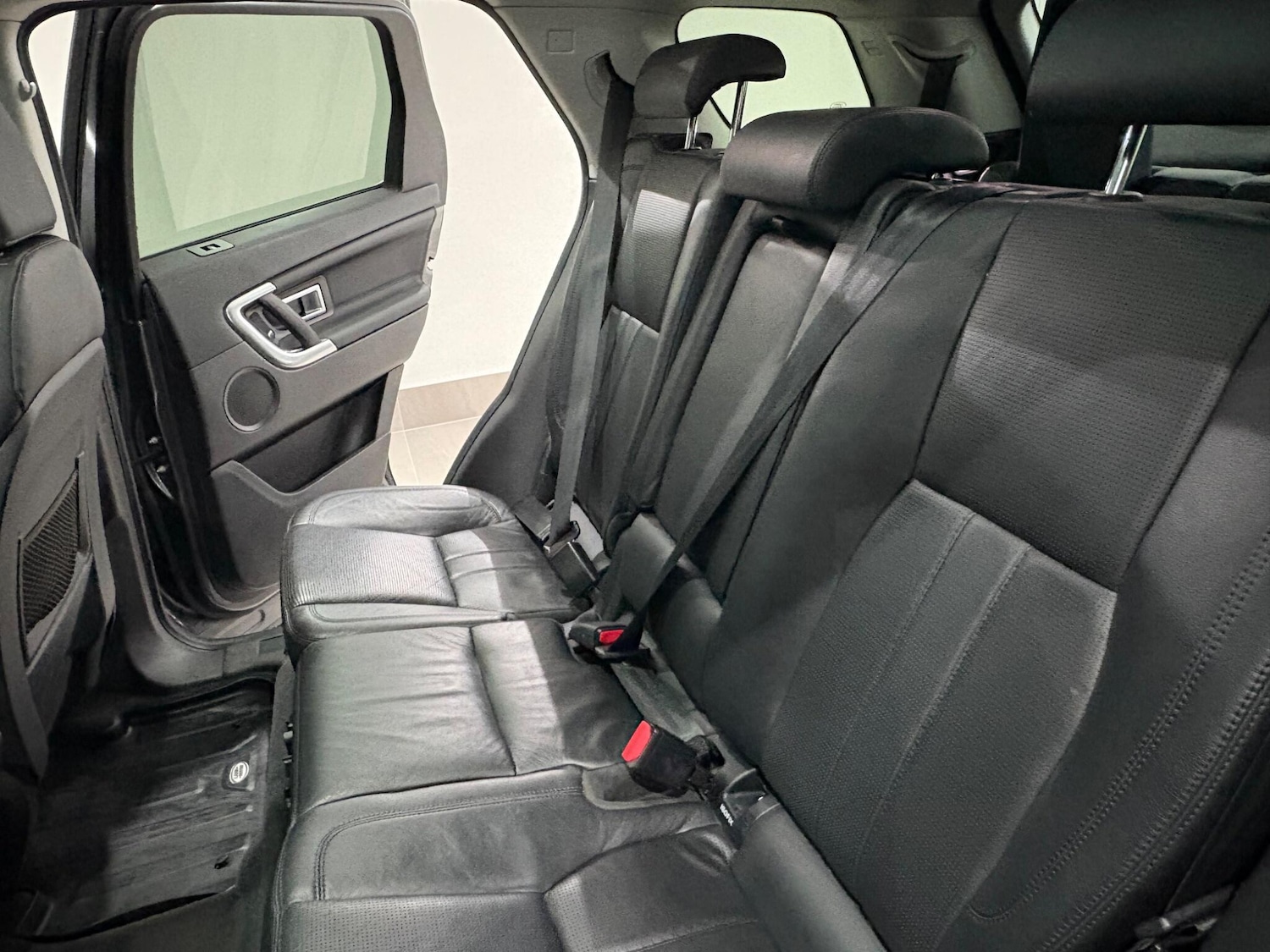 Used Land Rover Discovery Sport 2015 for sale - 76855902: Photo 18