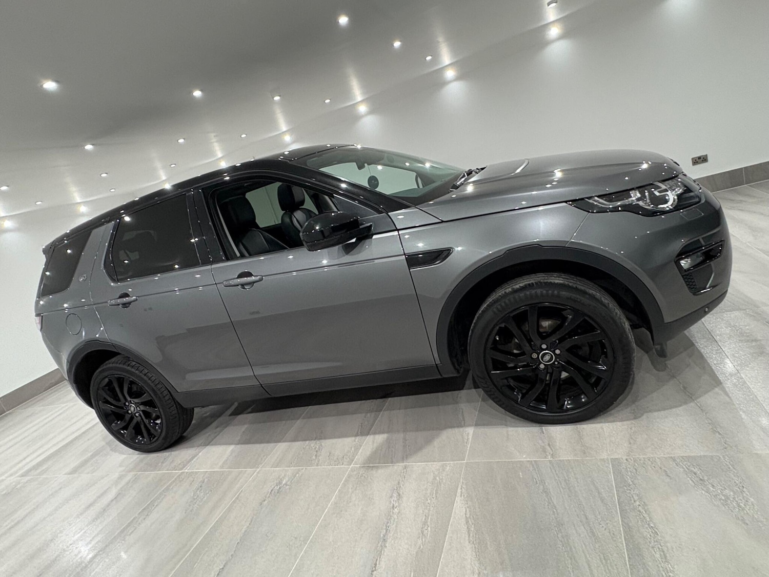 Used Land Rover Discovery Sport 2015 for sale - 76855902: Photo 3