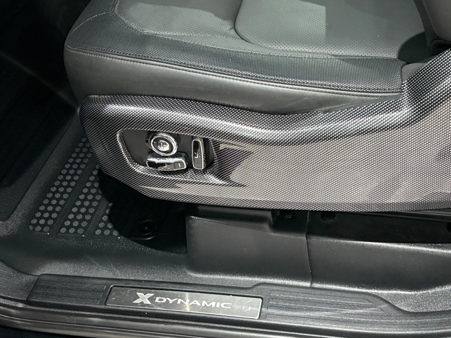 Used Land Rover Defender 2023 for sale - 76825061: Photo 38