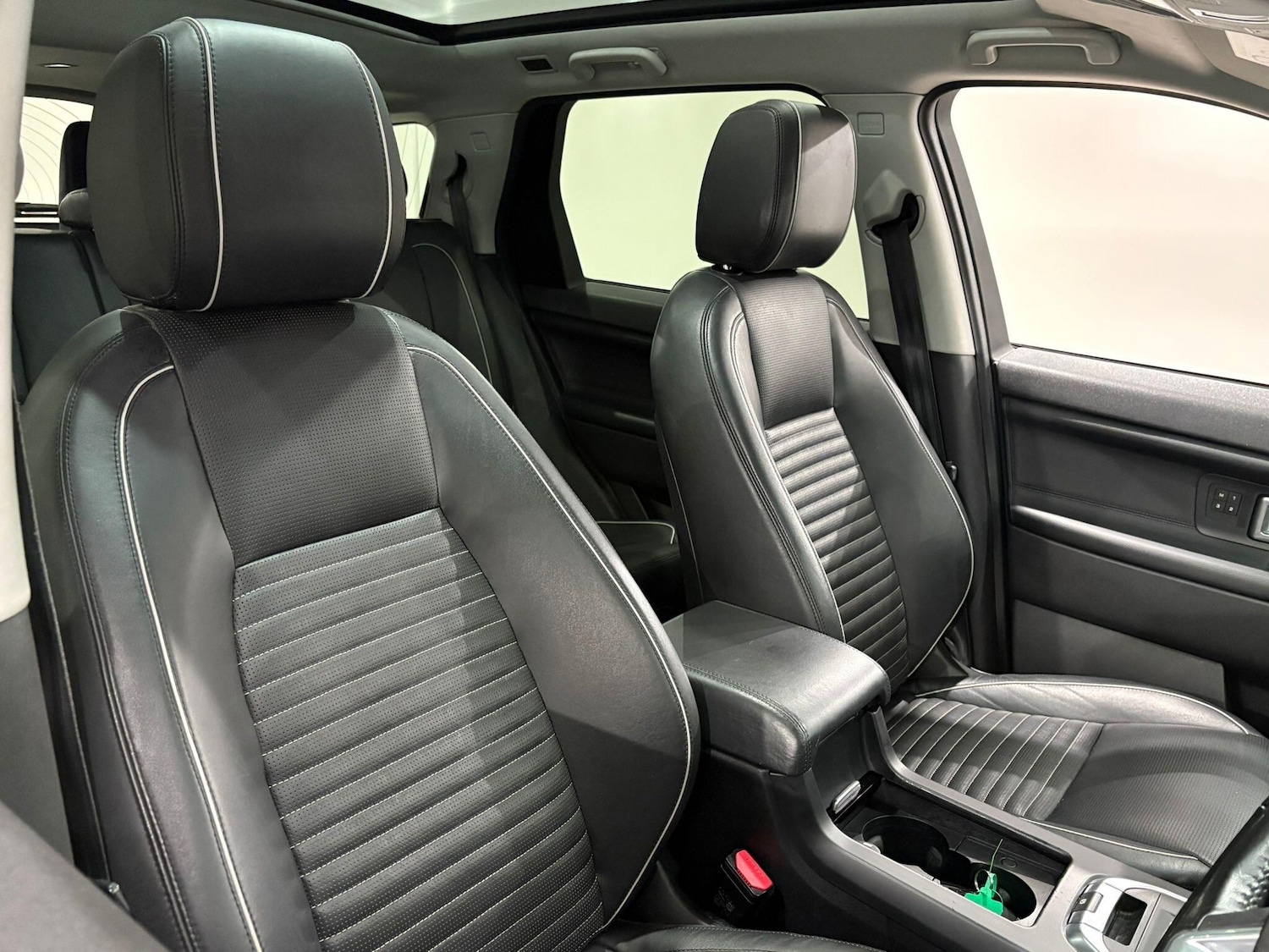 Used Land Rover Discovery Sport 2017 for sale - 76823722: Photo 6