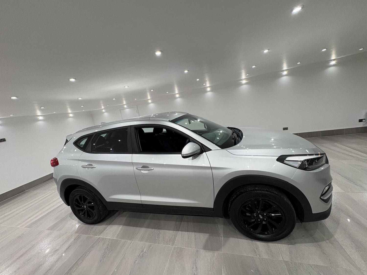 Used Hyundai TUCSON 2017 for sale - 76823428: Photo 3