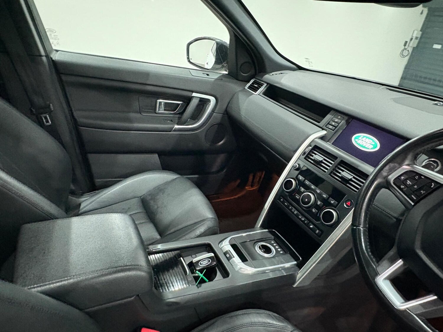 Used Land Rover Discovery Sport 2016 for sale - 76824928: Photo 18