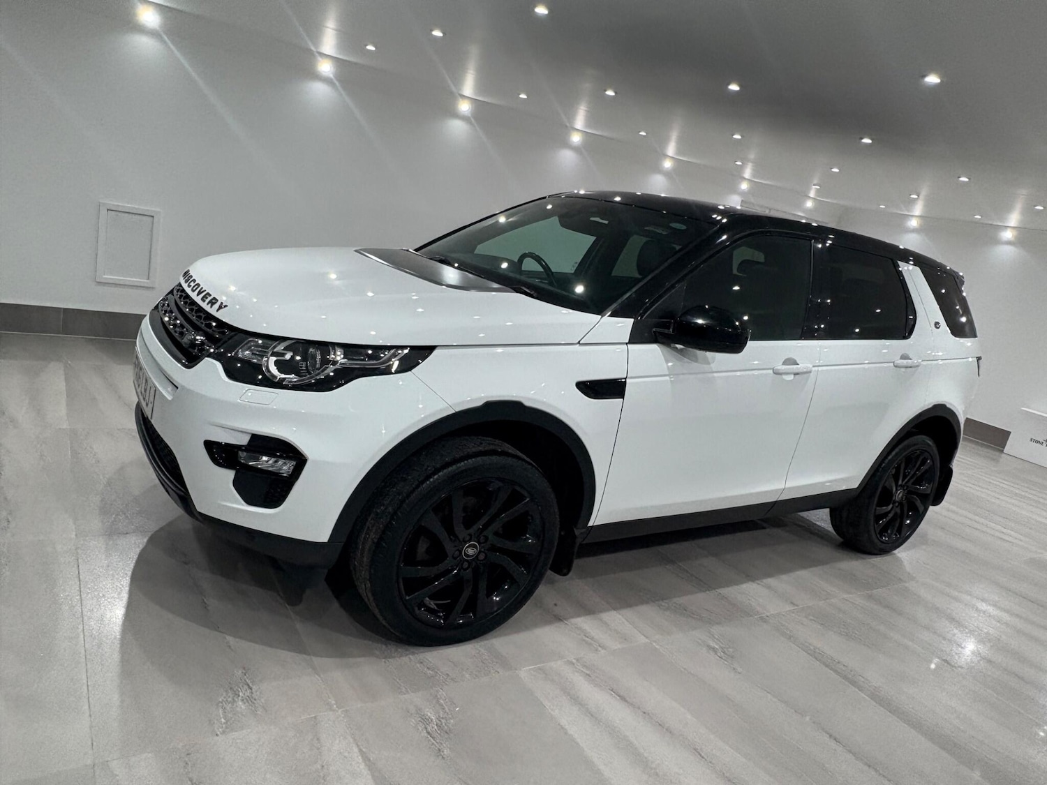 Used Land Rover Discovery Sport 2016 for sale - 76824928: Photo 3