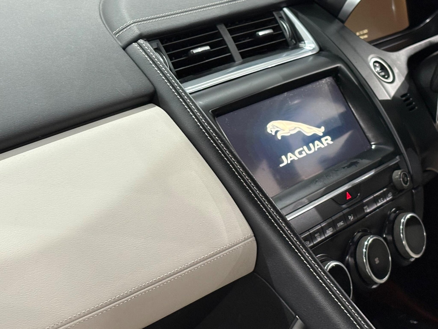 Used Jaguar E-Pace 2018 for sale - 76866029: Photo 12