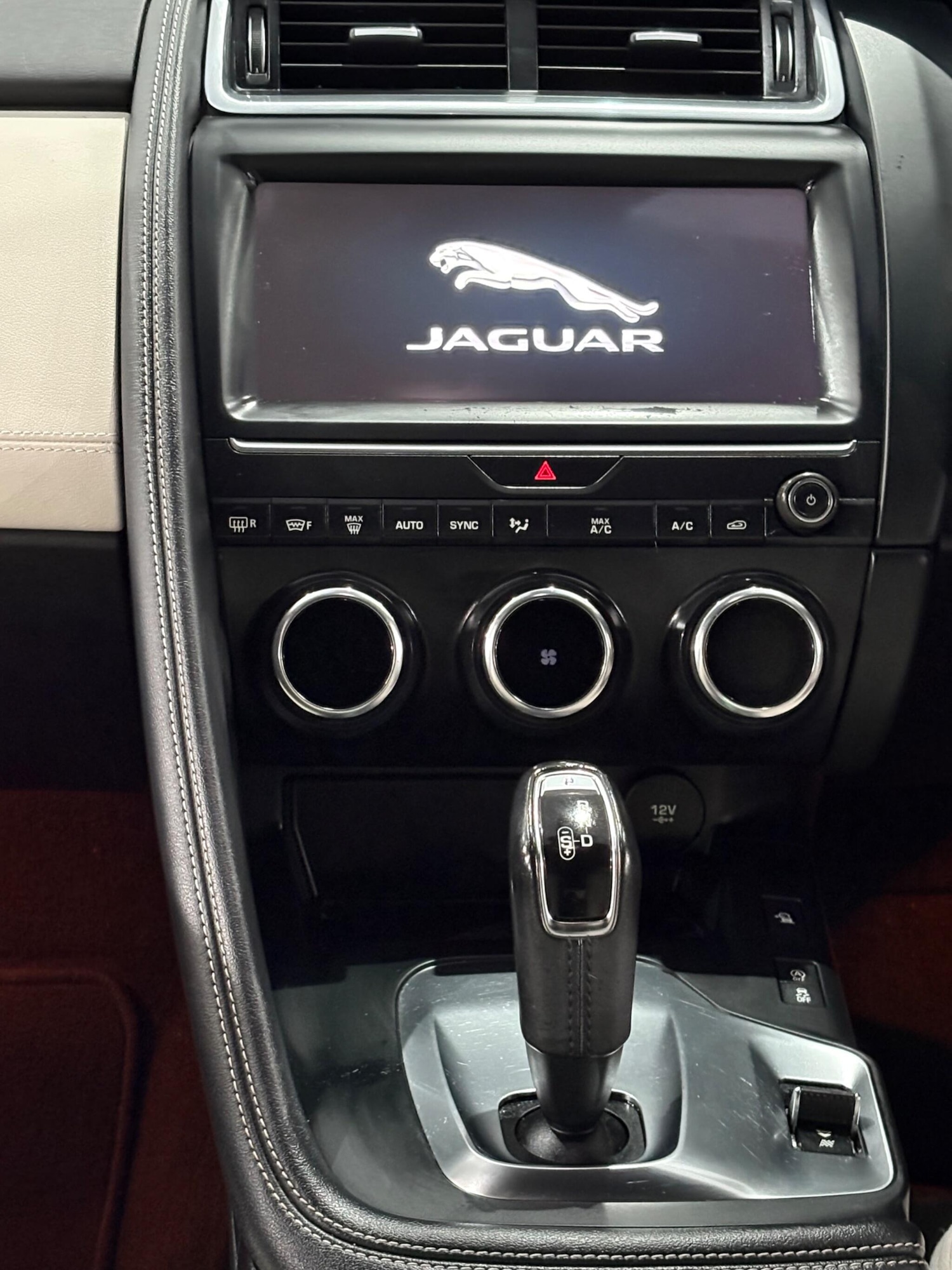 Used Jaguar E-Pace 2018 for sale - 76866029: Photo 16