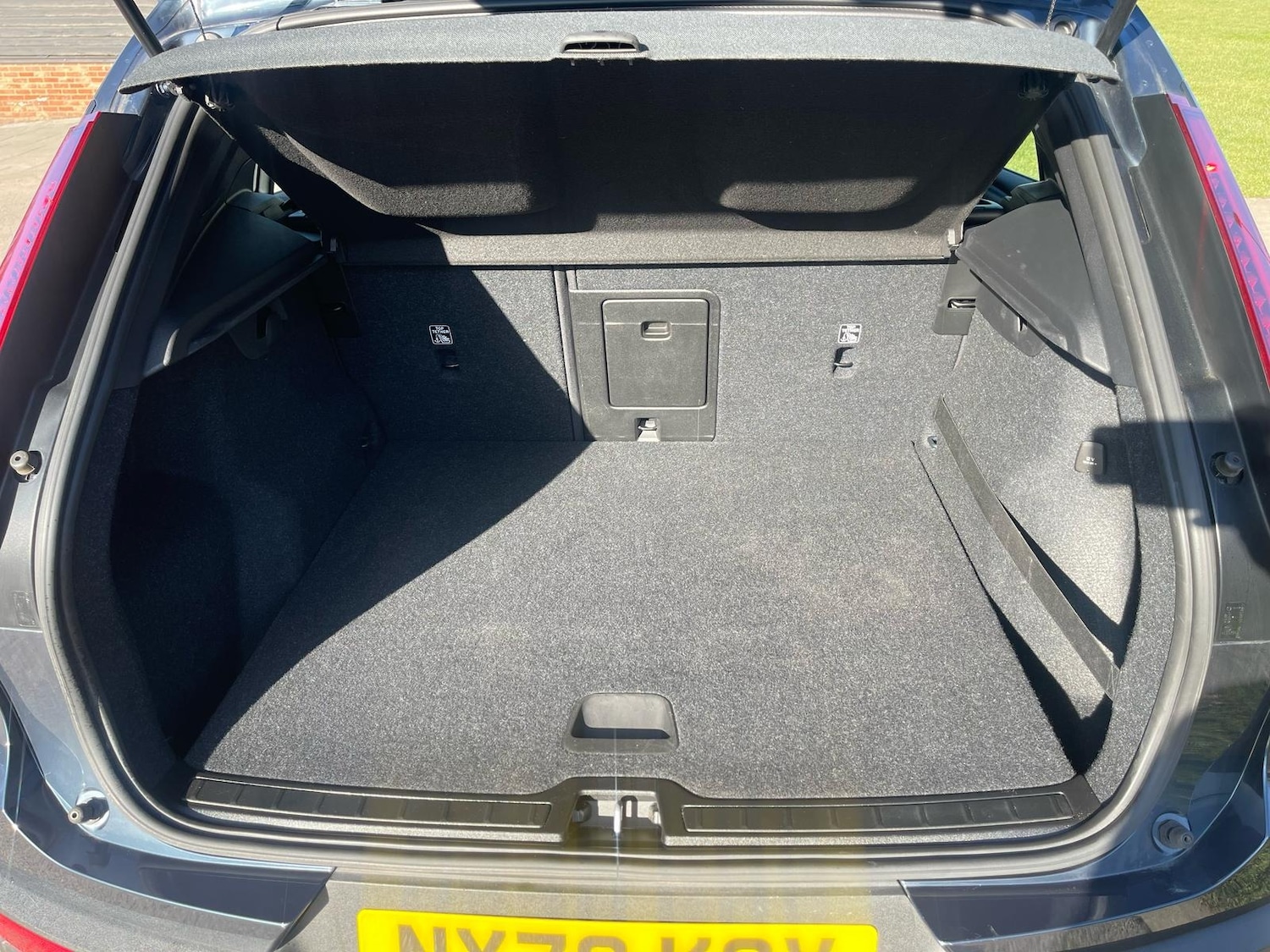 Used Volvo XC40 2020 for sale - 76766550: Photo 8