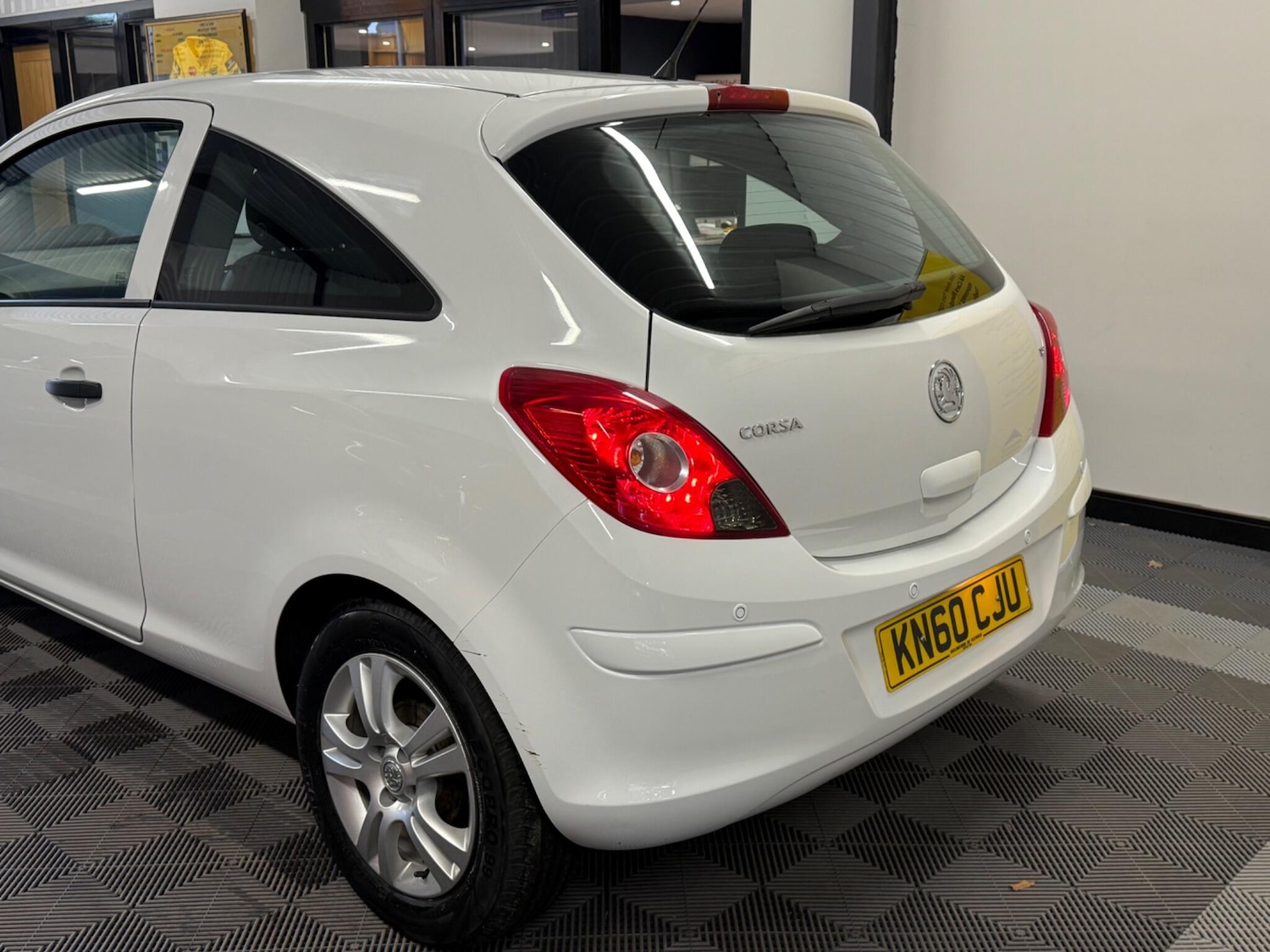 Used Vauxhall Corsa 2010 for sale - 76432327: Photo 10
