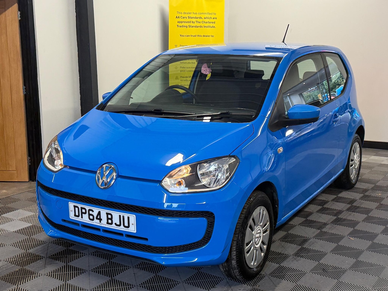 Used Volkswagen up! 2015 for sale - 76620356: Photo 2
