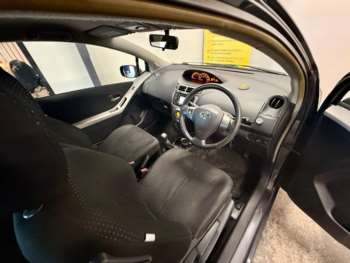 Used Toyota Yaris 2011 for sale - 75128091: Photo