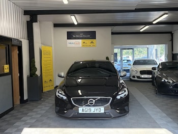 Used Volvo V40 2019 for sale - 78984570: Photo