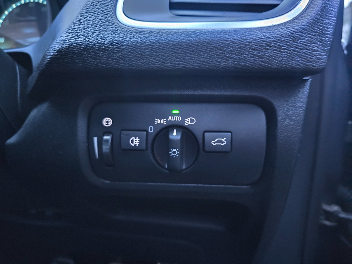 Used Volvo V40 2013 for sale - 76560120: Photo 13