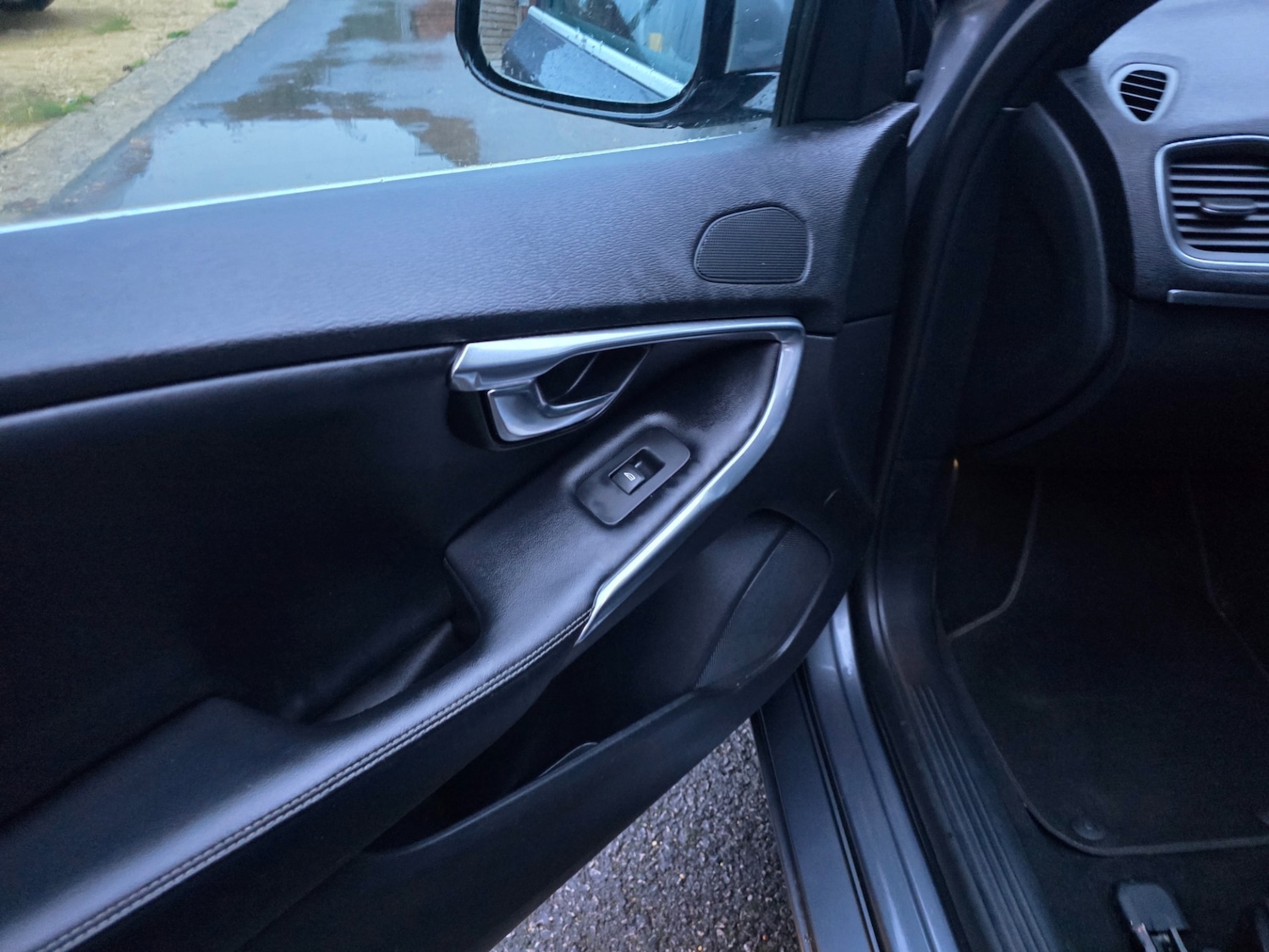 Used Volvo V40 2013 for sale - 76560120: Photo 17