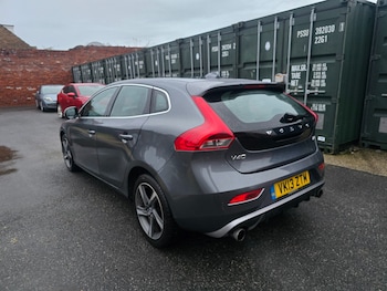Used Volvo V40 2013 for sale - 76560120: Photo