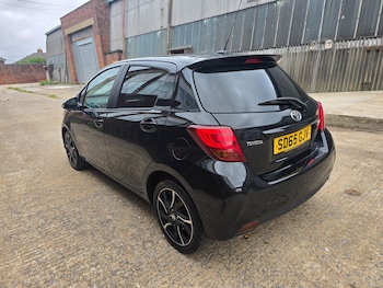 Used Toyota Yaris 2015 for sale - 75616298: Photo