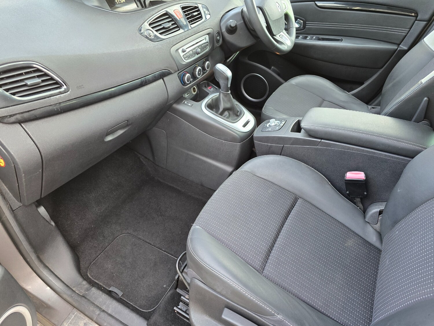 Used Renault Grand Scenic 2011 for sale - 78213295: Photo 17